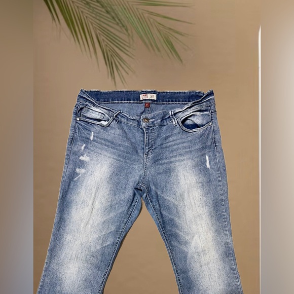 LEI Ashley Jeans Low Rise Boot Cut Embroidered Jr Sz 17Reg RhinestoneDistressed - Picture 6 of 6